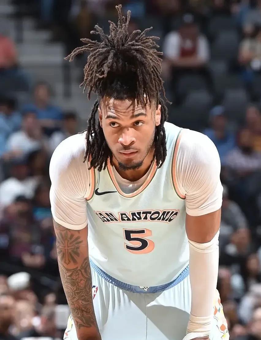 费城76人迎法国杯关键赛，清晨刷新队史纪录，引发热议，轮换策略成焦点