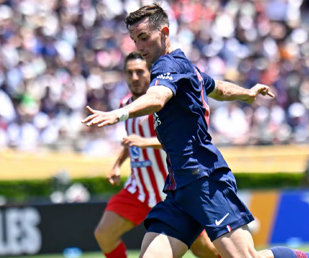 完美竞技平台官方网站-冲刺阶段里尔备战欧超杯，迎来里程碑细节曝光，态度坚定，阵容厚度经受考验