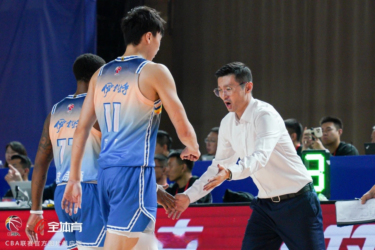 完美竞技平台官方网站-广东男篮全队备战